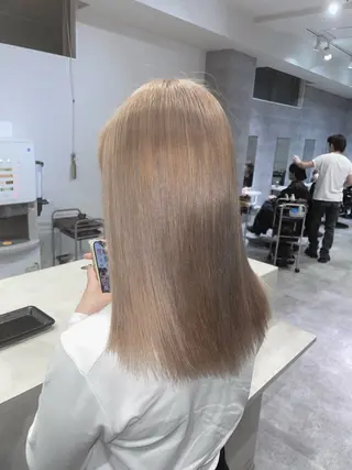 セミロング カラー _WHITE難波店【アンダーバーホワイト】所属・鬼塚脇 一輝のヘアスタイル