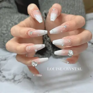 ネイル LOUISE CRYSTALのネイルデザイン