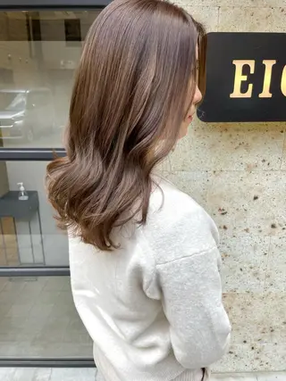 セミロング カラー ハイライトが 得意なニキです😊のヘアスタイル