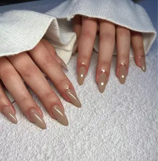 ネイル ちゅるんネイル🪄 耳ツボジュエリー🔗のネイルデザイン