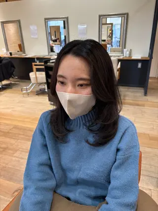 ミディアム しおり🍬 KOKORO🤍のヘアスタイル