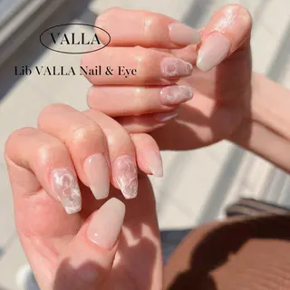 ネイル LIB VALLA kazuha🍒🩵のネイルデザイン