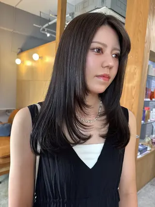ミディアム 艶カラー🫧 MOMOYOのヘアスタイル