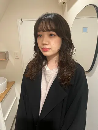 セミロング パーマ pu+on. nailworks所属・fuyumi / ニュアンスネイルのネイルデザイン