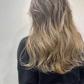 セミロング カラー ☘️ブリーチ/ハイト ーン/レイヤー/のヘアスタイル