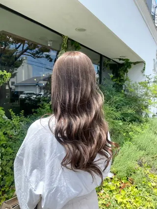 ロング ROZA germe所属・SHIO / ハイトーンカラーのヘアスタイル