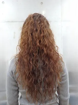 セミロング パーマ Teal所属・大石 沙季のヘアスタイル