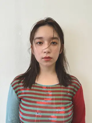 セミロング 顔周りレイヤー/韓国 ブリーチminamiのヘアスタイル