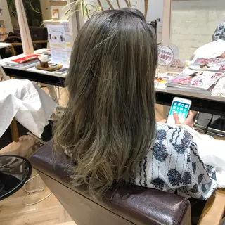 ロング 伊東 彩花のヘアスタイル
