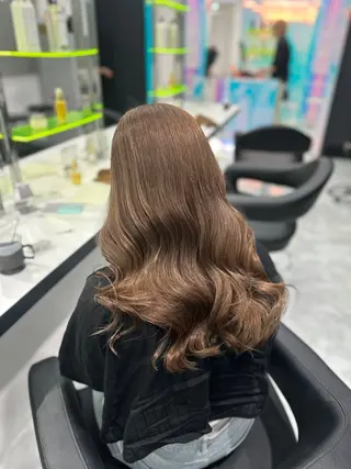 セミロング カラー 🫧ハイトーン🫧 ベージュ🫧徹哉のヘアスタイル