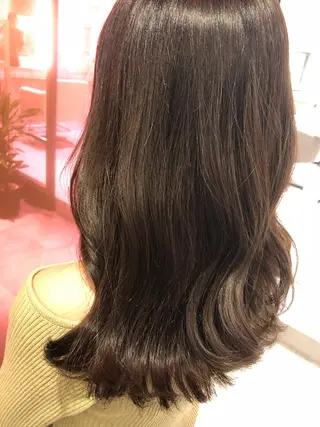 ロング カラー 河井 史織のヘアスタイル