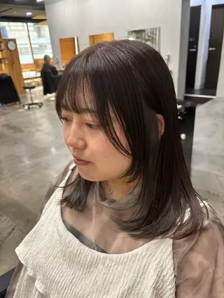 ミディアム カラー mono / Manatoのヘアスタイル