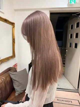 ロング カラー ミルクティー× グレージュMOMOのヘアスタイル