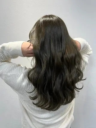 ロング カラー 吉田 敦月のヘアスタイル