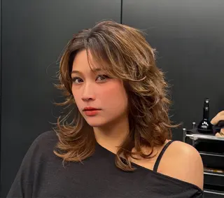 ミディアム LANVERY所属・海外風レイヤーカット Haruのヘアスタイル