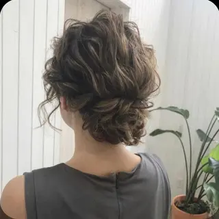 ヘアアレンジ PALETTE(パレット)所属・SHIORI💜口コ ミNo.1艶カラーのヘアスタイル