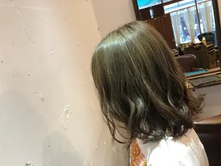ミディアム カラー 新井 友菜のヘアスタイル