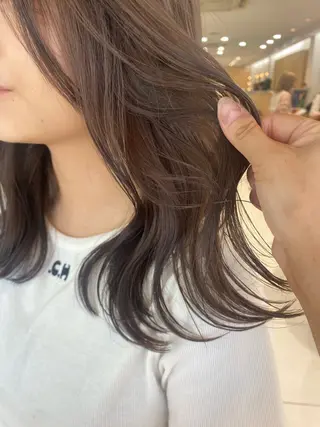 セミロング カラー 森部 杏菜のヘアスタイル