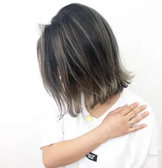 ミディアム カラー ブリーチカラーレイヤ ーカット🦋annaのヘアスタイル