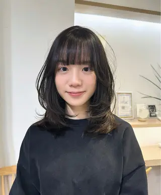 セミロング FILMS 新宿所属・梨澤 百音のヘアスタイル