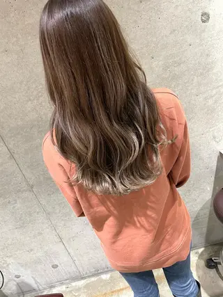セミロング カラー ハイライトが 得意なニキです😊のヘアスタイル