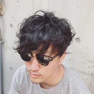 メンズ シンプル+αな デザインを 松崎陸のヘアスタイル