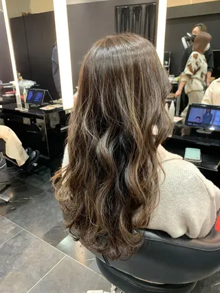ロング カラー 艶髪/白髪ぼかし ヘッドスパ/大野結菜のヘアスタイル
