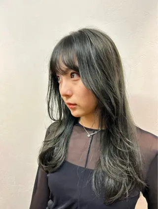 ロング siro所属・siro meru 透明感カラーのヘアスタイル