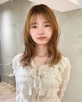 セミロング カラー レイヤーカット/栄/ 顔周り/キトウモエノのヘアスタイル