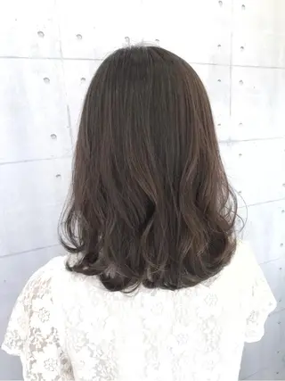 ミディアム カラー 高木 麻知子のヘアスタイル