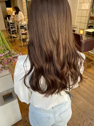 ロング カラー 塩澤 榛奈のヘアスタイル
