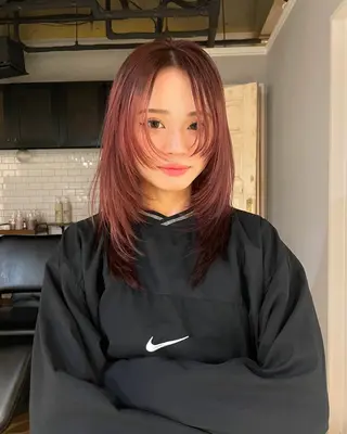 セミロング カラー レイヤー　べージュ 白石研太のヘアスタイル