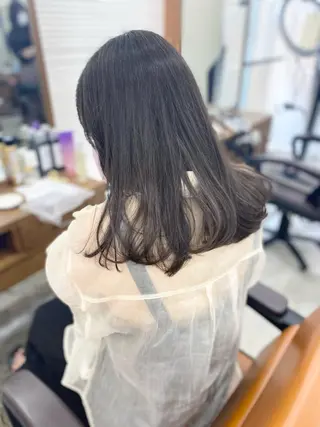 セミロング カラー オリーブ/アッシュ やわらか透明感カラーのヘアスタイル