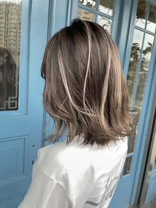 ミディアム ブリーチ毛矯正.髪質 改善.髪にドラマをのヘアスタイル