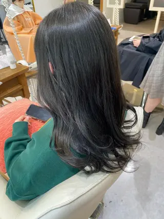 セミロング カラー 梛木 唯のヘアスタイル