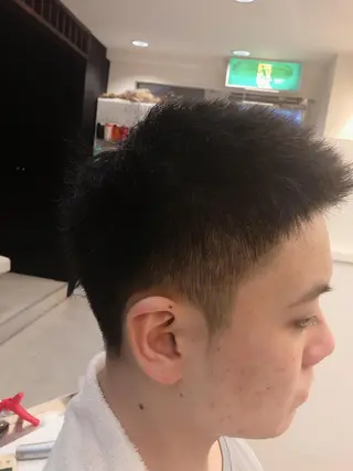 ショート こすげひろと カラー講師のヘアスタイル