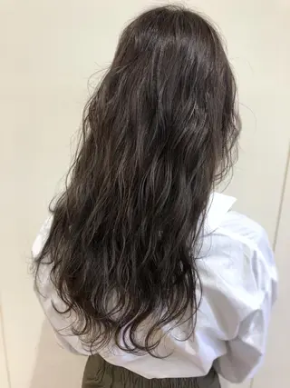ロング ケアブリーチ 坪井佑樹のヘアスタイル