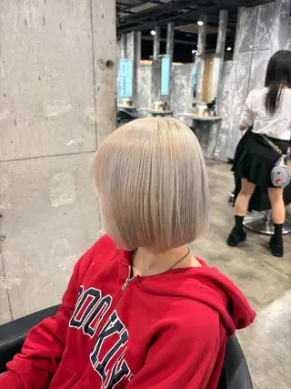 ショート カラー ハイトーンブロンド 横浜💞ミオのヘアスタイル