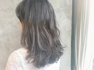 ミディアム カラー EMANON天神所属・Hitomi Ezakiのヘアスタイル