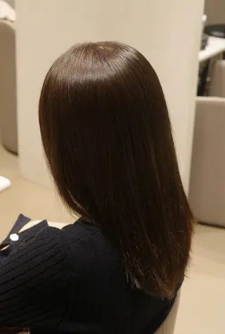 セミロング カラー 西村 絵美里のヘアスタイル