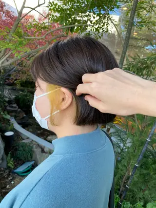 ショート カラー 貝本 遥那のヘアスタイル