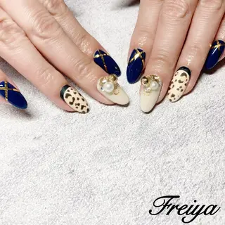 ネイル FREIYA所属・FREIYA マツエク、ネイルの眉毛・アイブロウイメージ