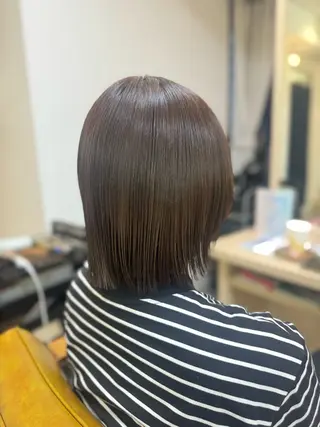 ミディアム Hikari /赤み消しカラーのヘアスタイル