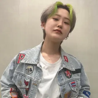 ショート カラー ブロンド/ブリーチ 【SITY.】のヘアスタイル