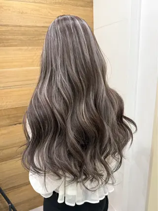 ロング カラー 尾形 日和のヘアスタイル