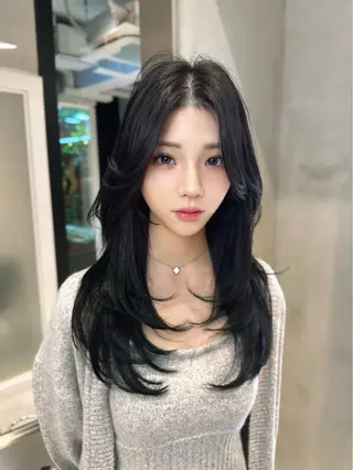 セミロング 韓国レイヤー 似合わせカラーのヘアスタイル