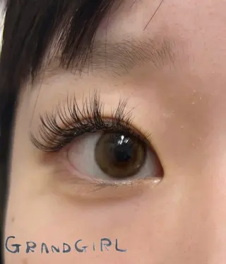 マツエク・マツパ GRANDGIRL所属・ヨシダ セリナのマツエク・マツパデザイン