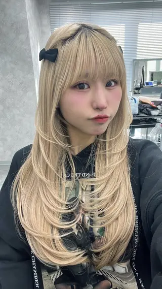 セミロング 💗ツヤ髪ハイトーン 💗RIKOのヘアスタイル