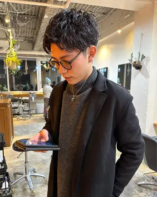 ショート パーマ メンズ グランジヘア 無造作ヘアHYUGAのヘアスタイル