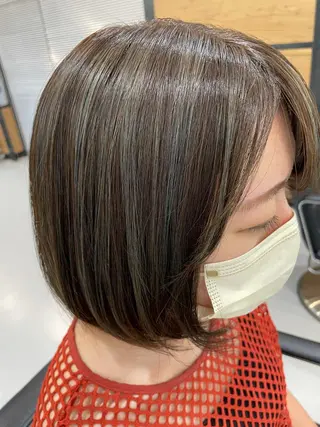 ショート カラー しの　ゆきの THE REMMYのヘアスタイル